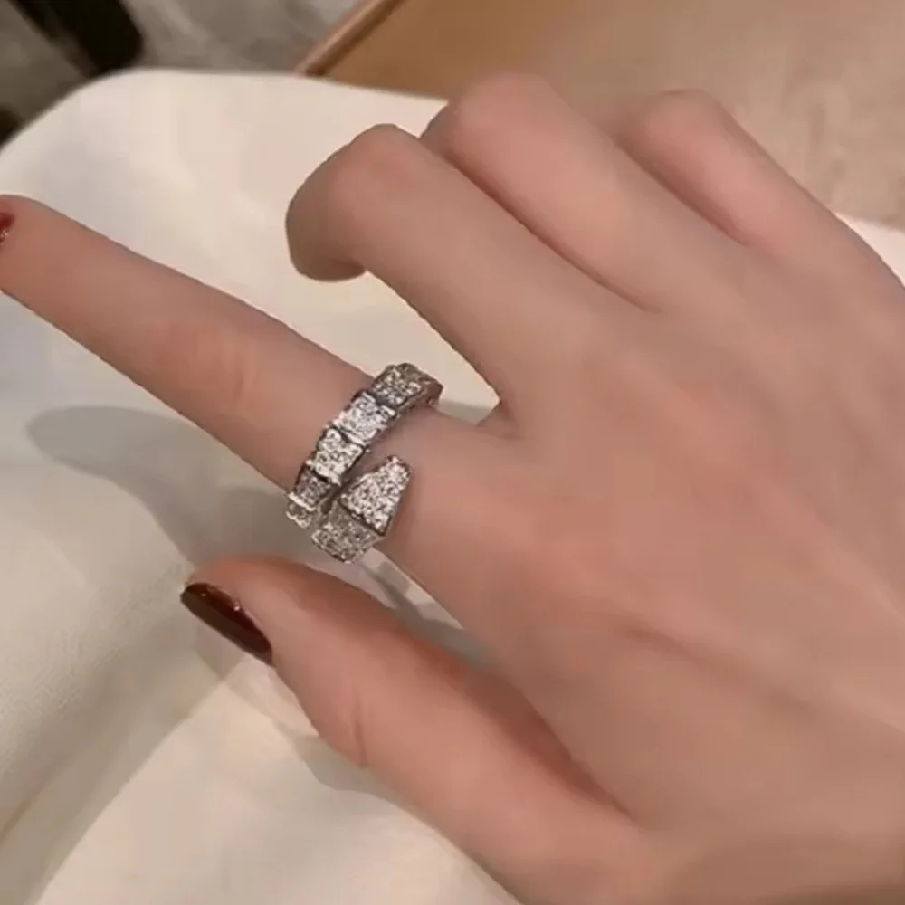 Serpenti Ring in White Gold - Picture 5 of 6
